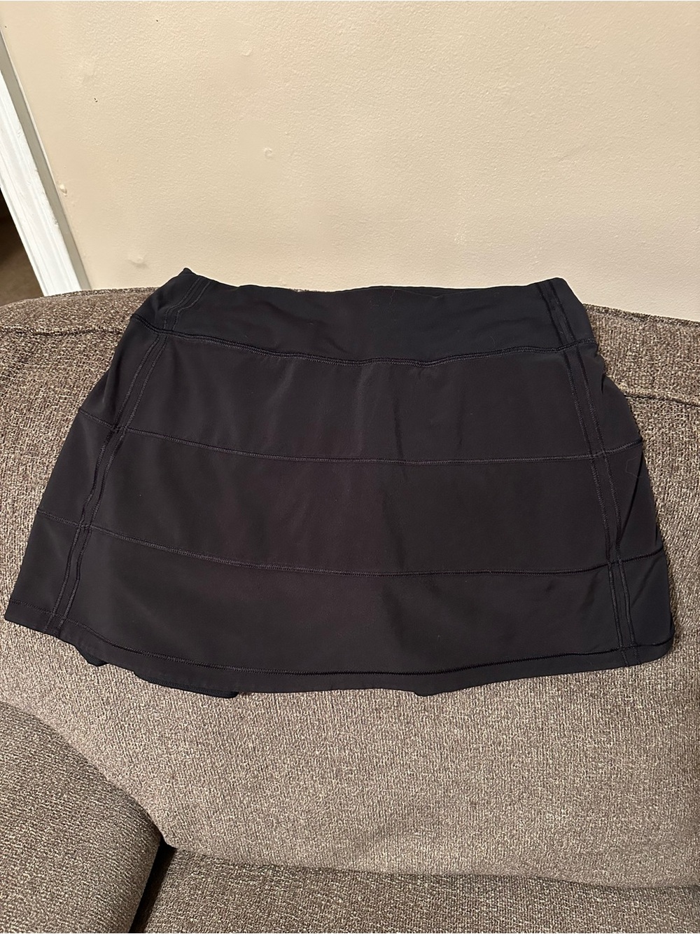 Lululemon Pace Rival blk size 4 skort. Excellent condition. No flaws or pilling.